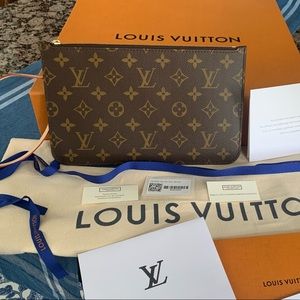 Brand New 2021 Louis Vuitton Neverfull Pouch ❤️